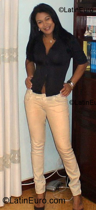 Date this hot Brazil girl Priscila Caroline from Belo Horizonte BR3074