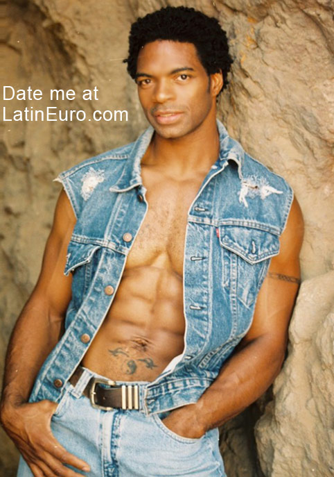 Date this foxy United States man Brad from chicago US6186