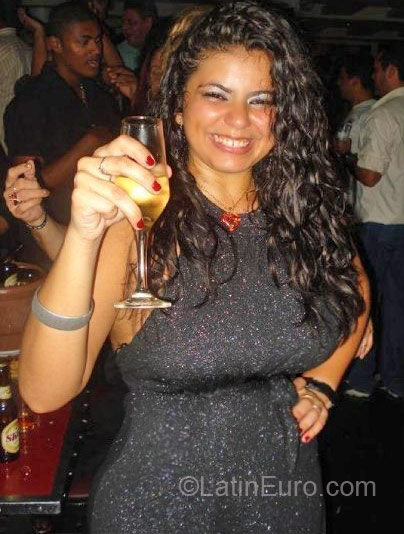 Date this athletic Brazil girl Tainaalinne from Rio De Janeiro BR3309