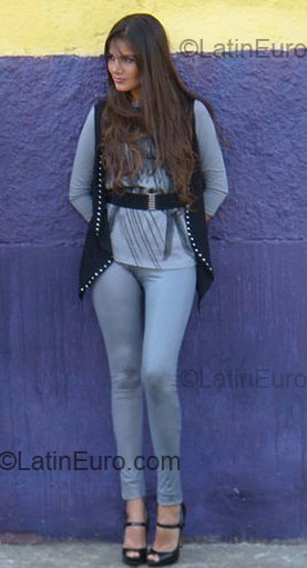 Date this attractive Peru girl Johana from Lima PE303