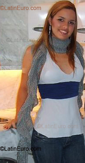 Date this nice looking Brazil girl Ana Claudia from Joao Pessoa BR3396