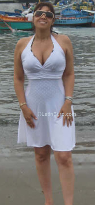 Date this voluptuous Peru girl Roxana from Lima PE310