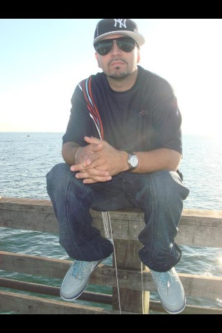 Date this happy United States man Andres from Brooklyn US7168