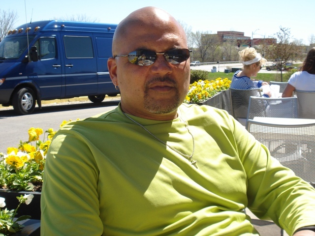 Date this tall United States man Kc111 from Saint Louis US7220