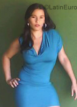 Date this voluptuous Brazil girl Cleonice from Niquelandia BR4869