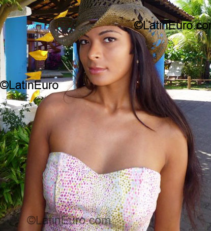 Date this athletic Brazil girl Joyce from Sao Paulo BR3546