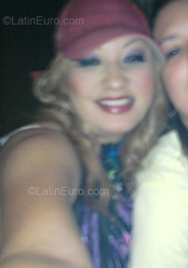 Date this voluptuous Nicaragua girl Gema from Granada NI9