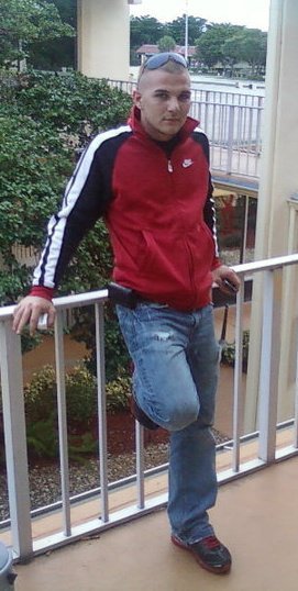 Date this happy United States man Brandon from Miami US7381