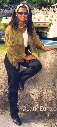 Date this voluptuous Brazil girl Genilza from Rio de Janeiro BR3701