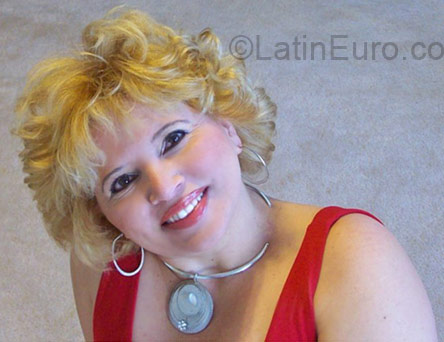Date this passionate United States girl Mara from Las Vegas US7688