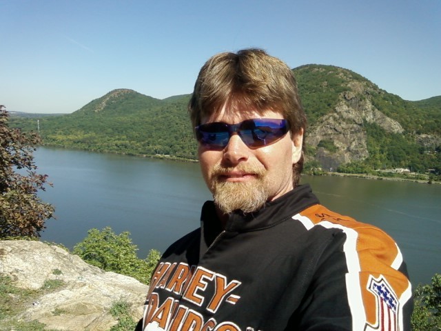 Date this fun Dominican Republic man Ductmate from New Windsor DO5269