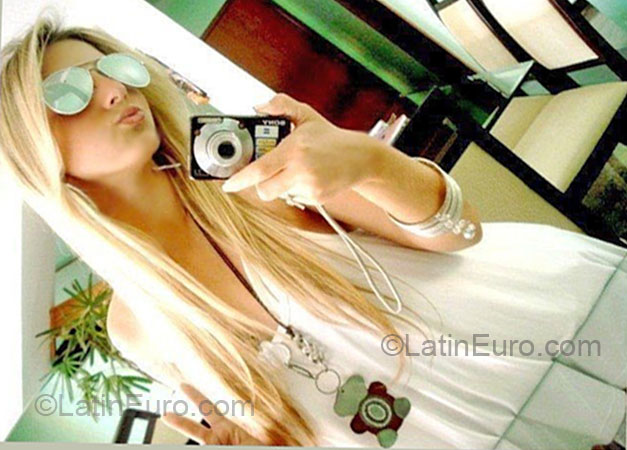 Date this cute Brazil girl Vanessa from Rio De Janeiro BR3824