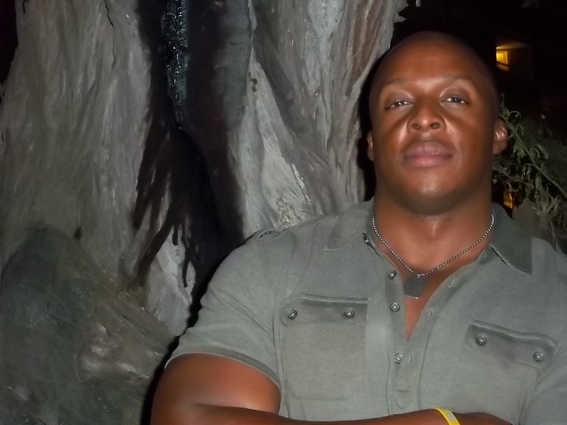 Date this young United States man Edward from Sugar Land US7931