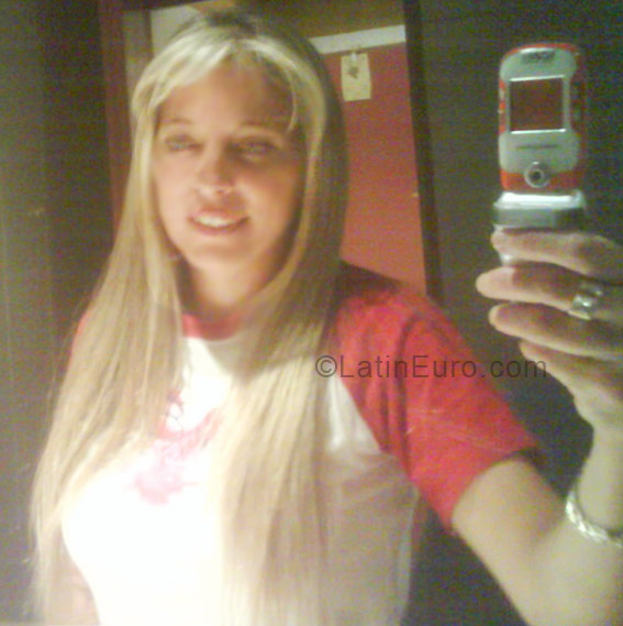 Date this happy Argentina girl Carolina from Buenos Aires AR33