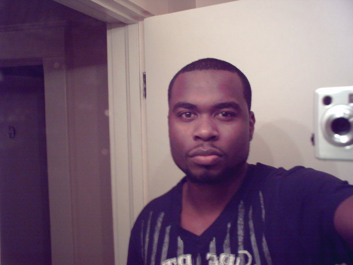 Date this funny United States man Larry from Greensboro US7990