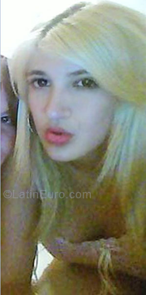 Date this hard body Brazil girl Jakeline Paula from Tres Coracoes BR3967