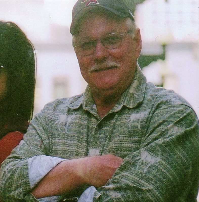 Date this stunning United States man Chuck from La Feria US8153