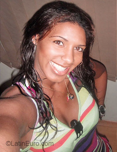 Date this happy Brazil girl Venere from rio de janeiro BR4029