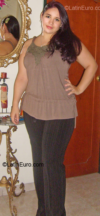 Date this hard body Colombia girl Andrea from Cali CO9421