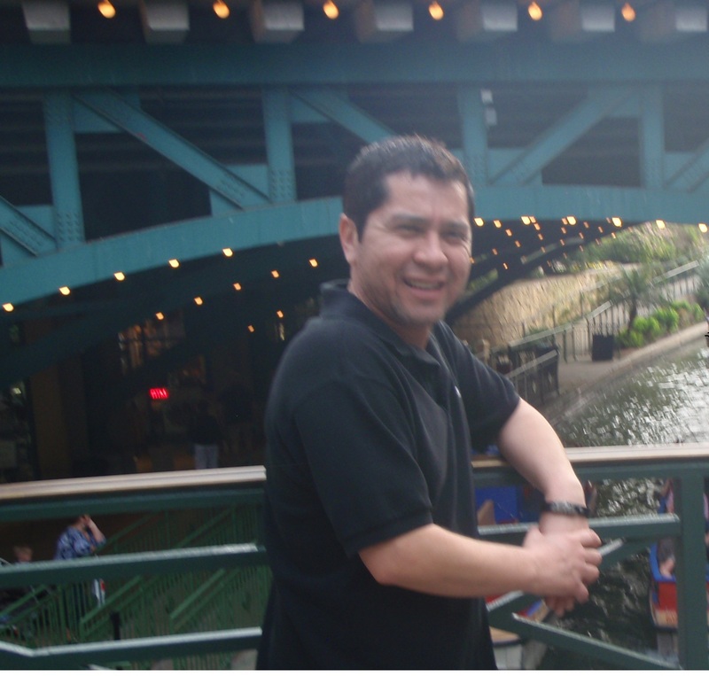 Date this beautiful United States man Edgar from Los Angeles US8691