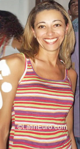 Date this happy Brazil girl Vanessa from Salvador BR4477