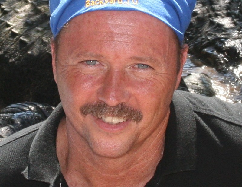 Date this good-looking United States man Charles from Bellmore US9029