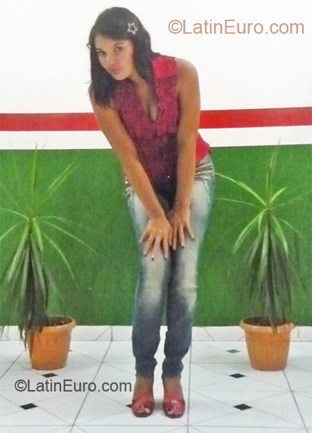 Date this hard body Brazil girl Denise from Belem BR4948