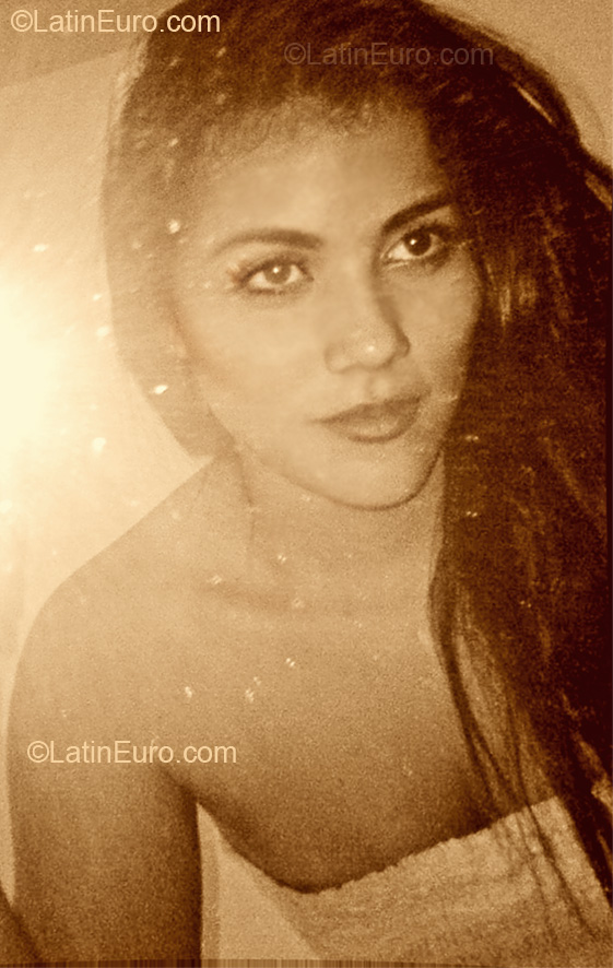 Date this charming Ecuador girl Alba from Milagro EC85