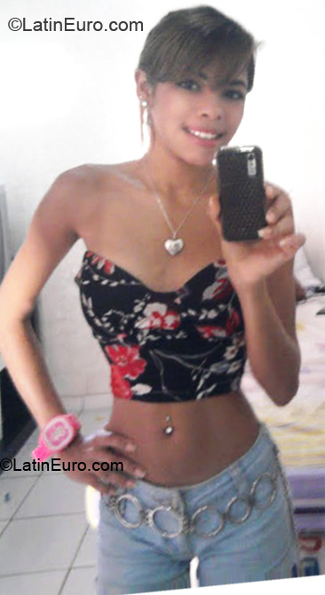 Date this attractive Brazil girl Dayana from Joao Pessoa BR5046