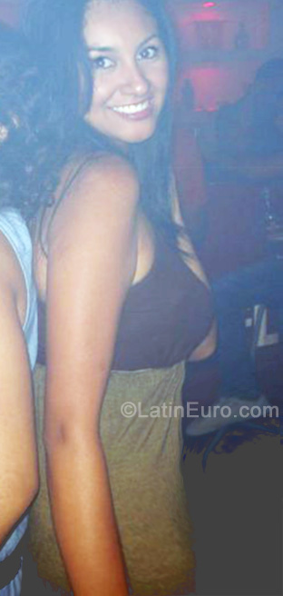 Date this foxy Colombia girl Erika from Cali CO18354