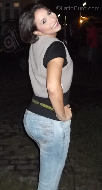 Date this pretty Brazil girl AlineSilva4 from Fortaleza BR5130