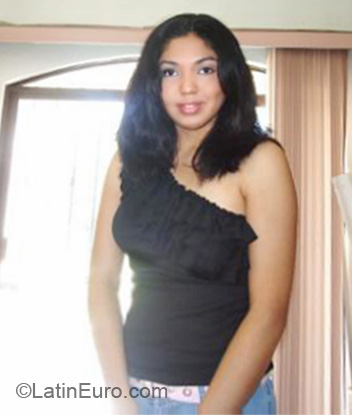 Date this beautiful Mexico girl Nohemi from La Paz MX325