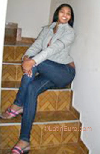 Date this nice looking Brazil girl Michelle from Sao Paulo BR5207