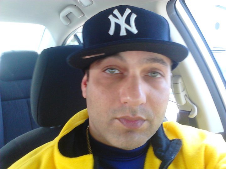 Date this hot United States man Rmirandajr from Dominican Republic US9602