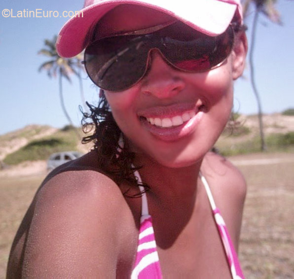 Date this sensual Brazil girl Lilia Maria from Salvador BR5279