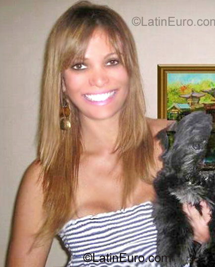 Date this nice looking Spain girl Carla from living in Spain, Oviedo ES253