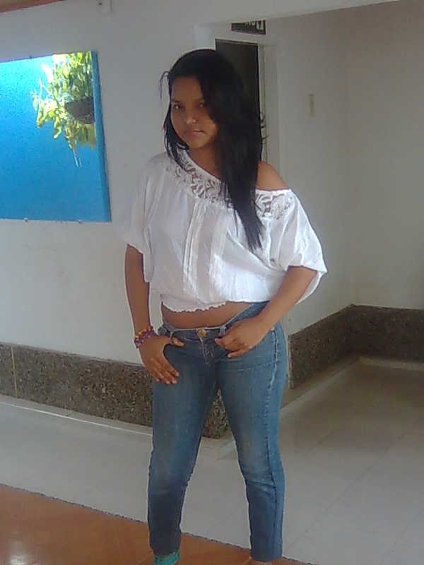 Date this hot Honduras girl Leonela from Copan HN329