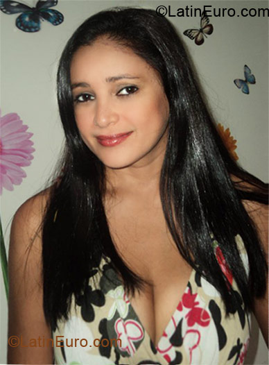 Date this hard body Brazil girl Cecilia from Maceio BR5471