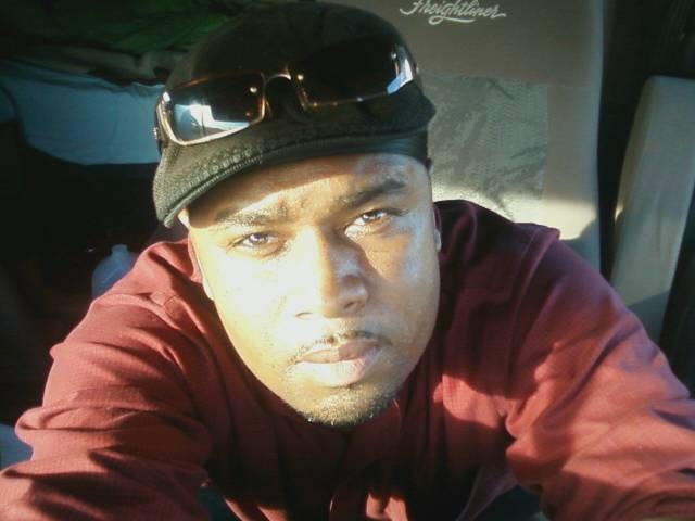 Date this voluptuous United States man Thomas from Roper US10550