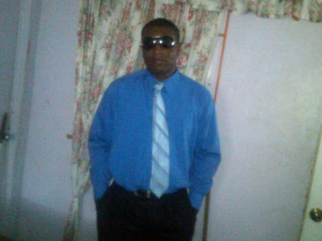 Date this cute Jamaica man Ricardo from Kingston JM298