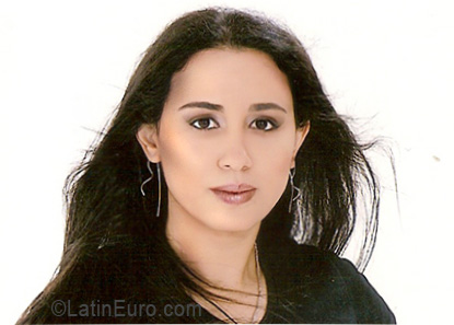 Date this charming Brazil girl Thais from Curitiba BR5825