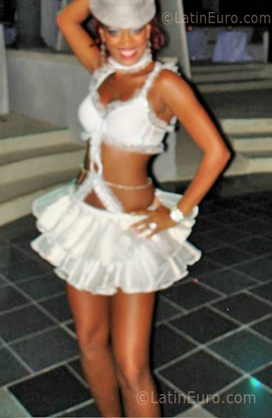 Date this charming Brazil girl Berenice from Recife BR5847