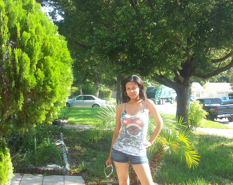 Date this voluptuous United States girl Catherinede from Orlando US10989