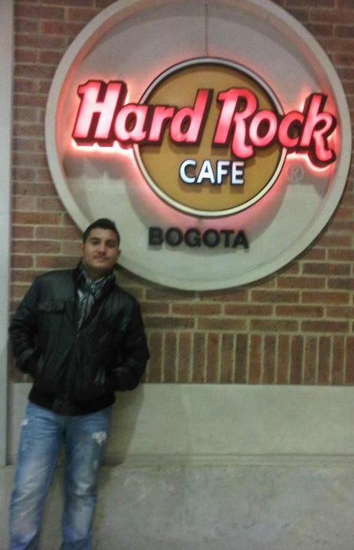 Date this good-looking Colombia man Rafael david from Paris CO7897