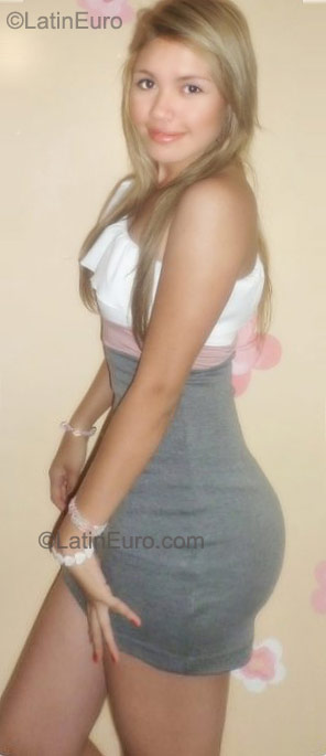 Date this beautiful Colombia girl Eika from Bucaramanga CO8259