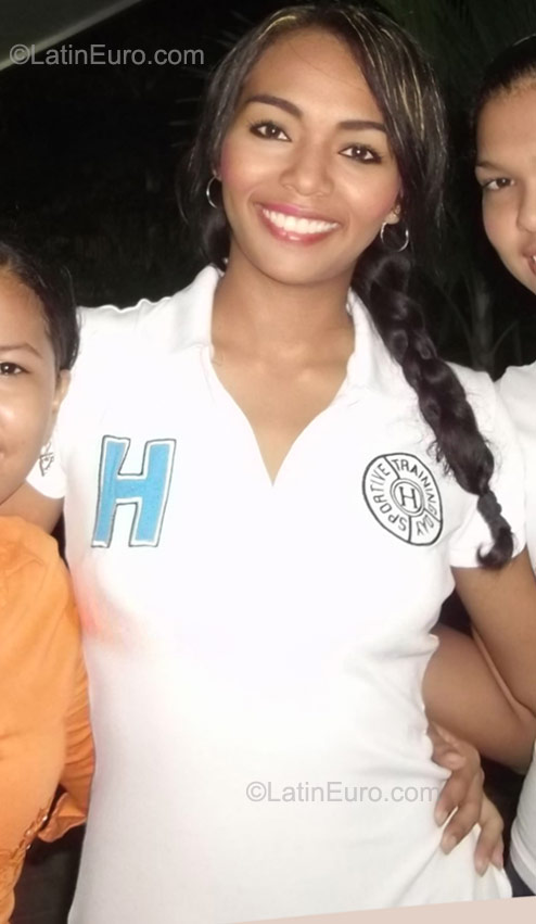 Date this happy Colombia girl Karina from Barranquilla CO8263