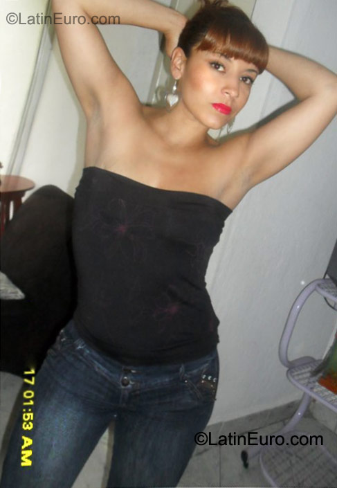 Date this happy Colombia girl Tigre from Medellin CO8284