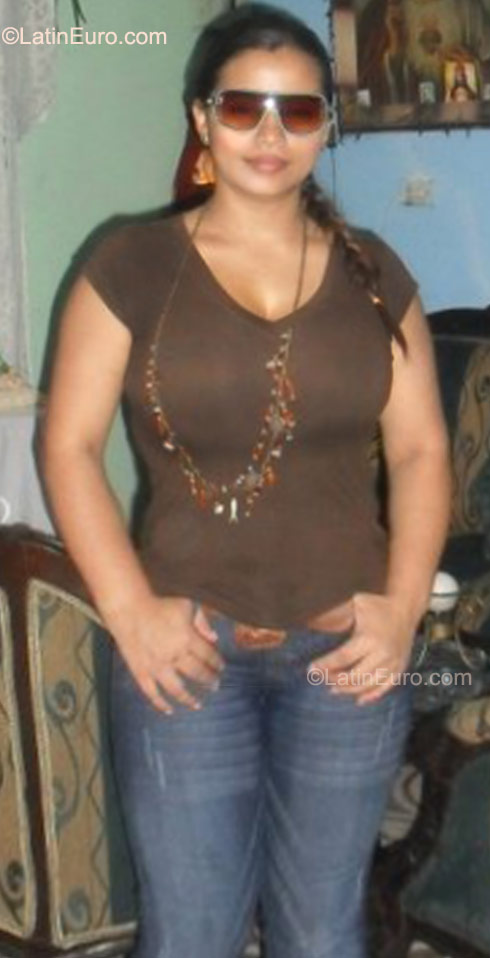 Date this nice looking Colombia girl Diana Maria from Medellin CO8338