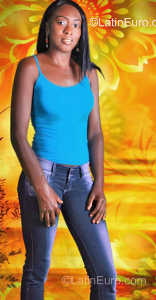 Date this nice looking Colombia girl Lorena from Cali CO8339
