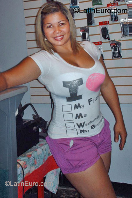 Date this charming Colombia girl Yenis from Tulua CO8349